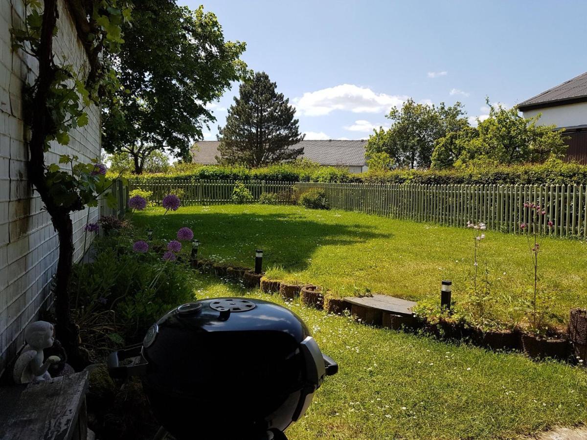 Apartment With Garden In A Wooded Setting Auw bei Prum Eksteriør billede